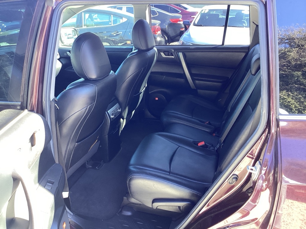 Toyota Highlander Base 4WD 2012