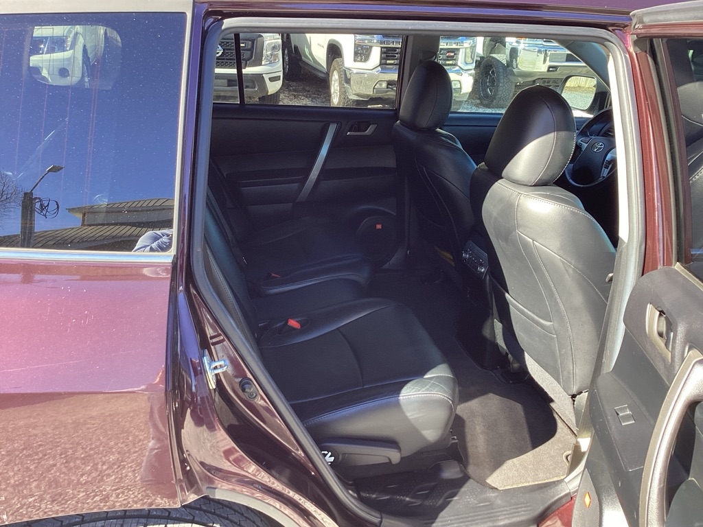 Toyota Highlander Base 4WD 2012