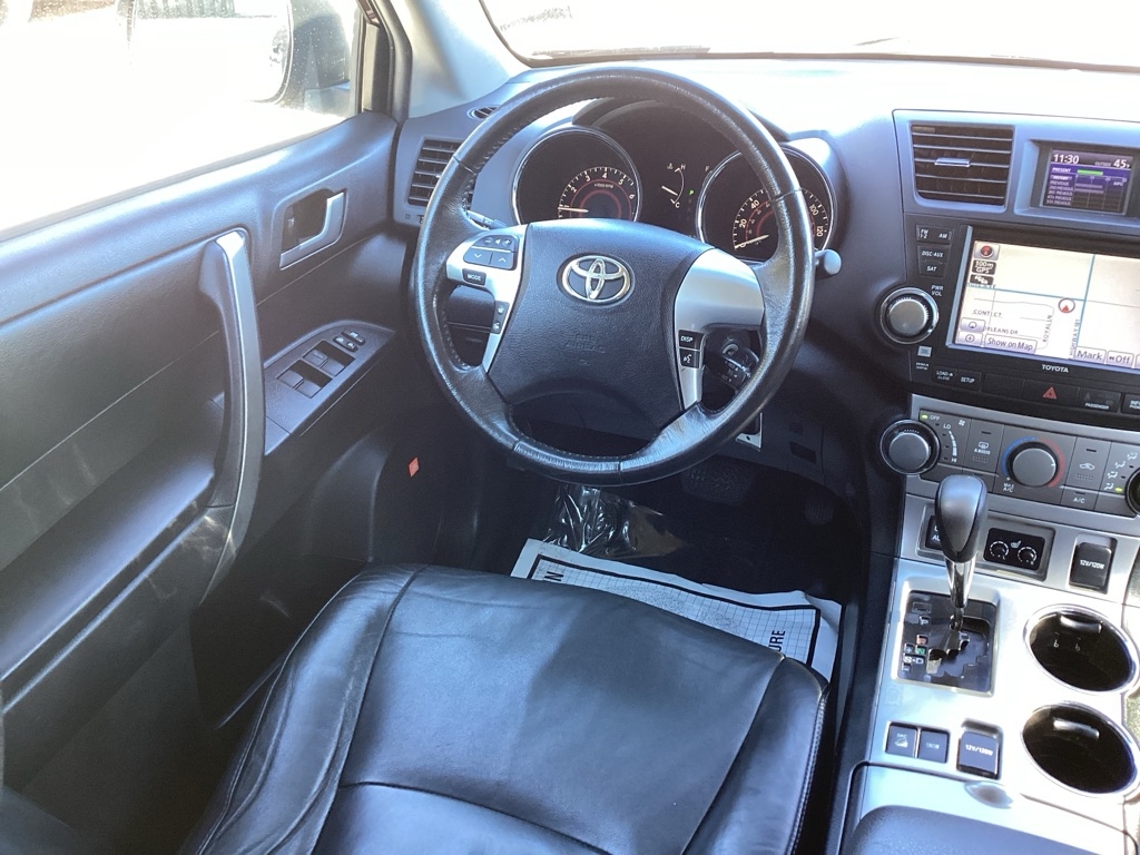 Toyota Highlander Base 4WD 2012