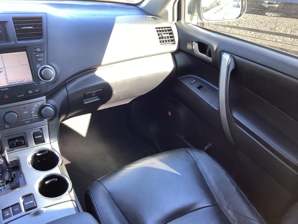 Toyota Highlander Base 4WD 2012