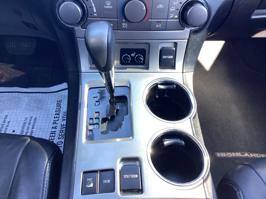 Toyota Highlander Base 4WD 2012