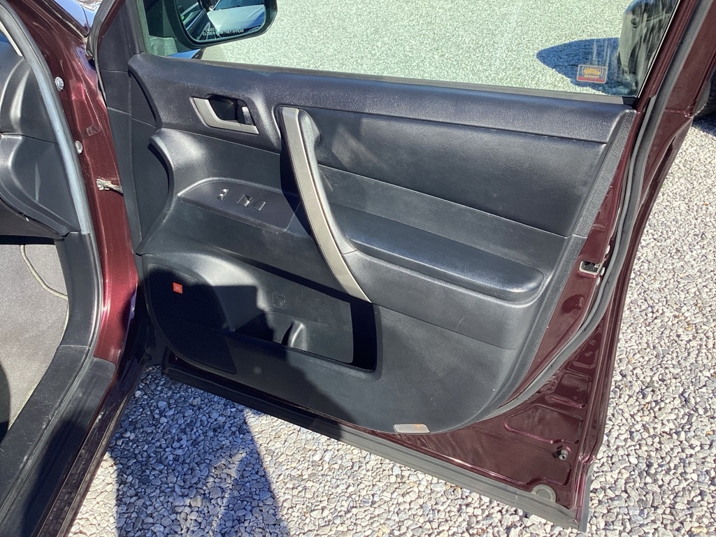 Toyota Highlander Base 4WD 2012