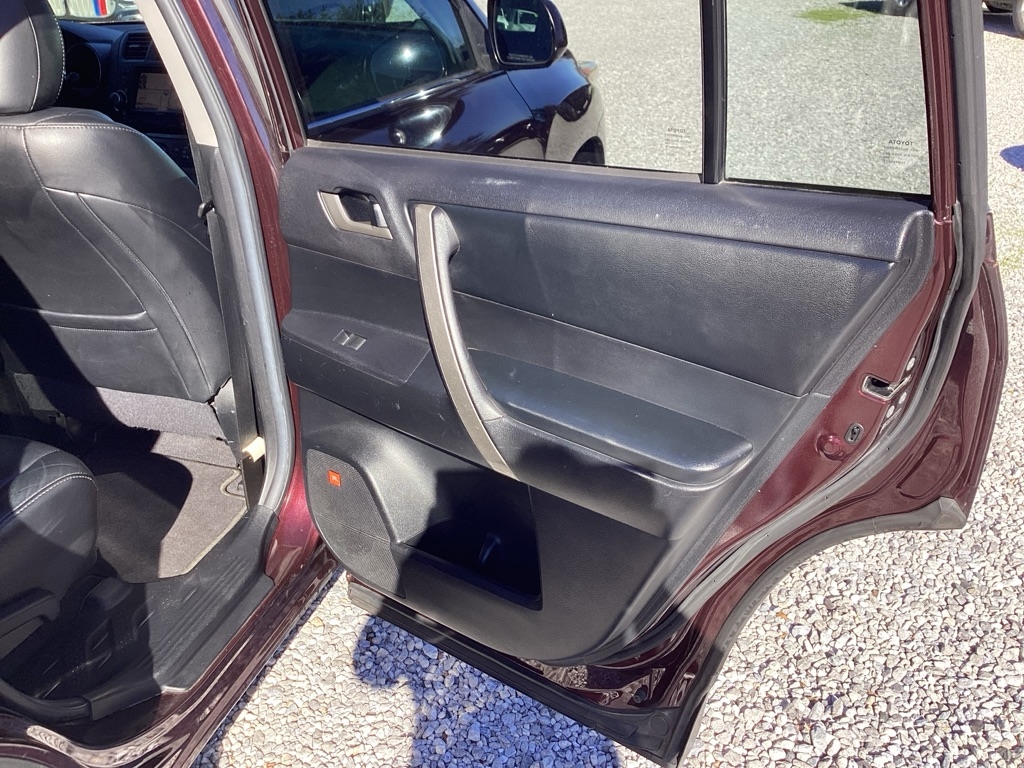 Toyota Highlander Base 4WD 2012