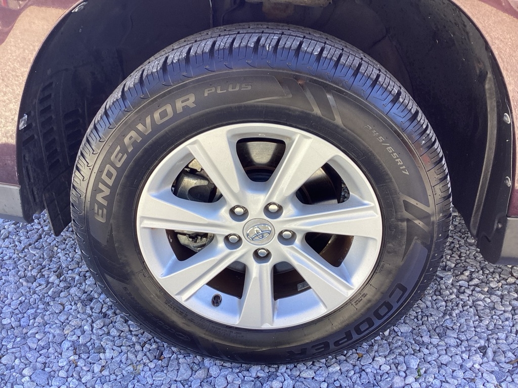 Toyota Highlander Base 4WD 2012