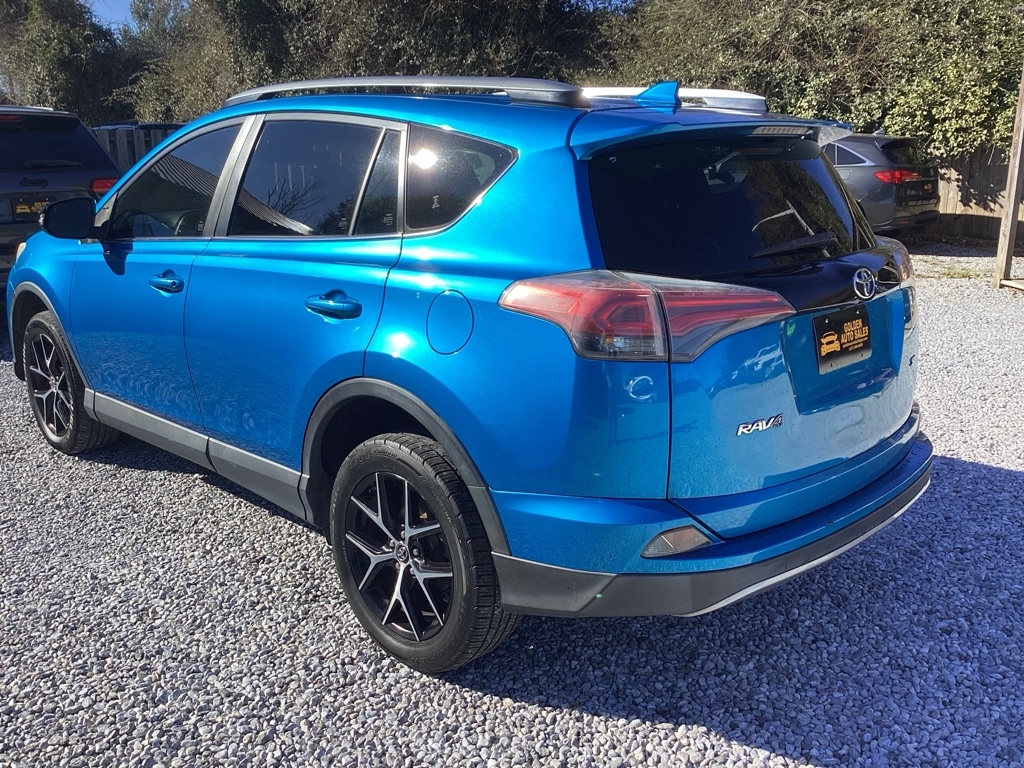 Toyota RAV4 SE FWD 2017