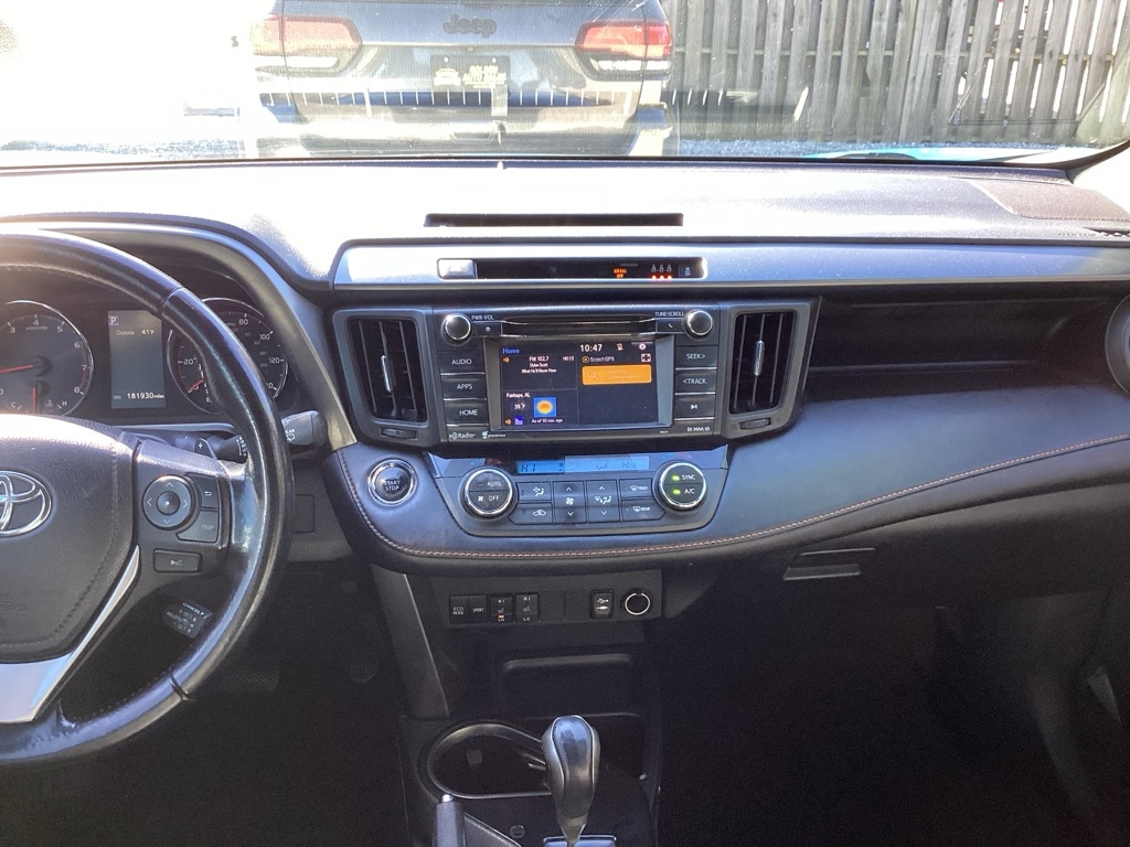 Toyota RAV4 SE FWD 2017