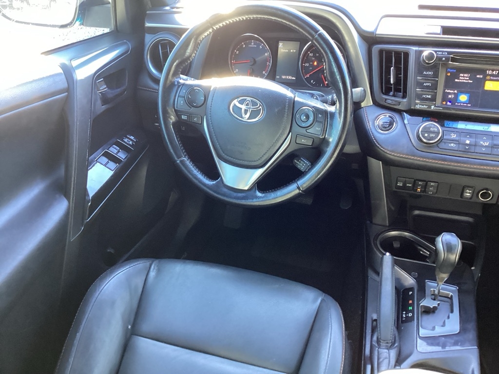 Toyota RAV4 SE FWD 2017