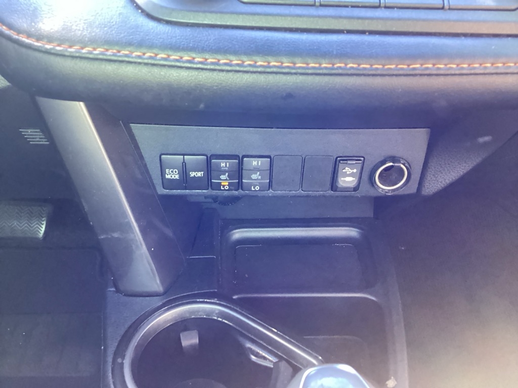 Toyota RAV4 SE FWD 2017