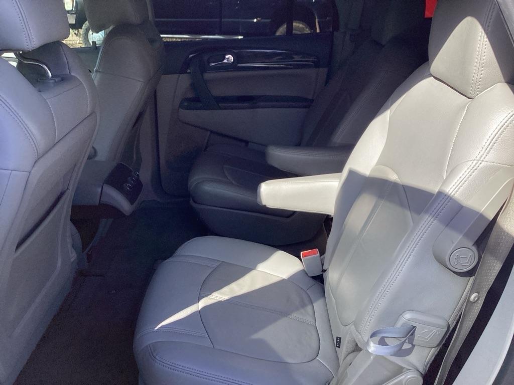 Buick Enclave Convenience FWD 2016