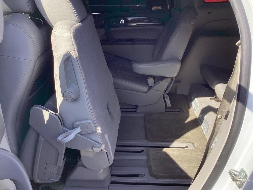 Buick Enclave Convenience FWD 2016