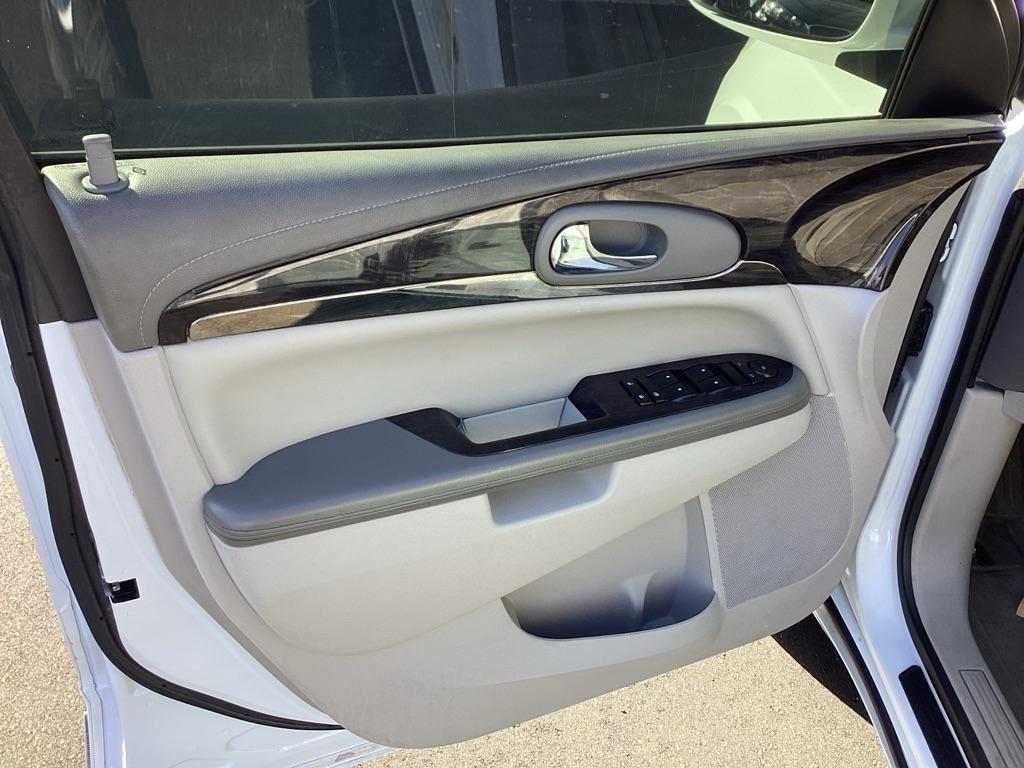 Buick Enclave Convenience FWD 2016