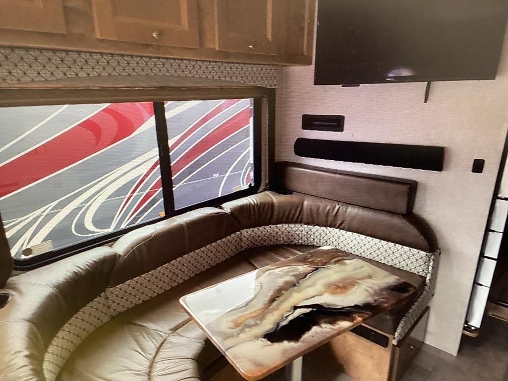 Coachmen Leprechaun  2020