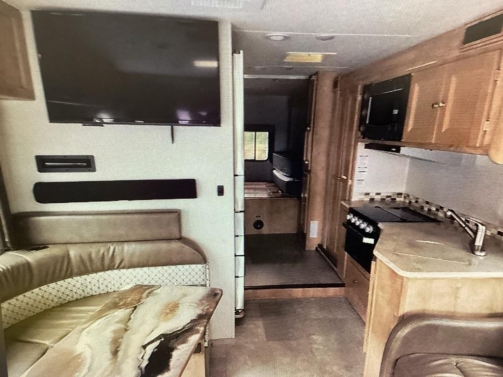 Coachmen Leprechaun  2020