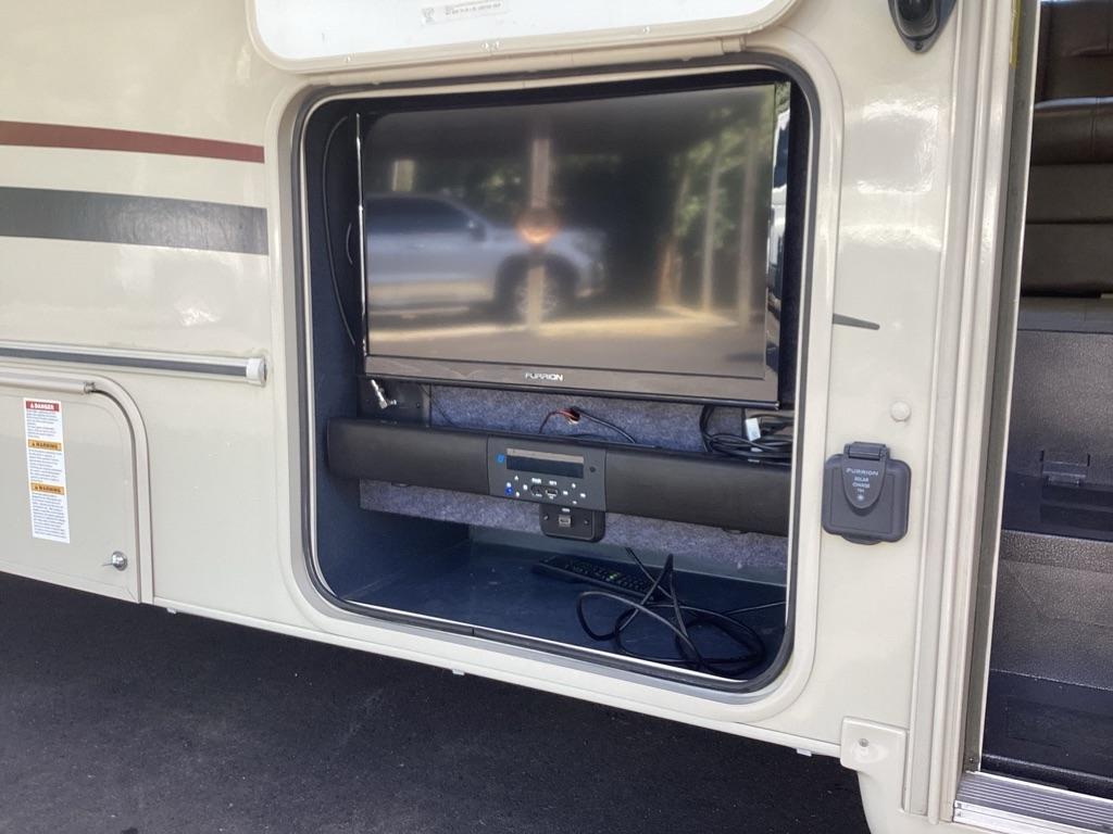 Coachmen Leprechaun  2020