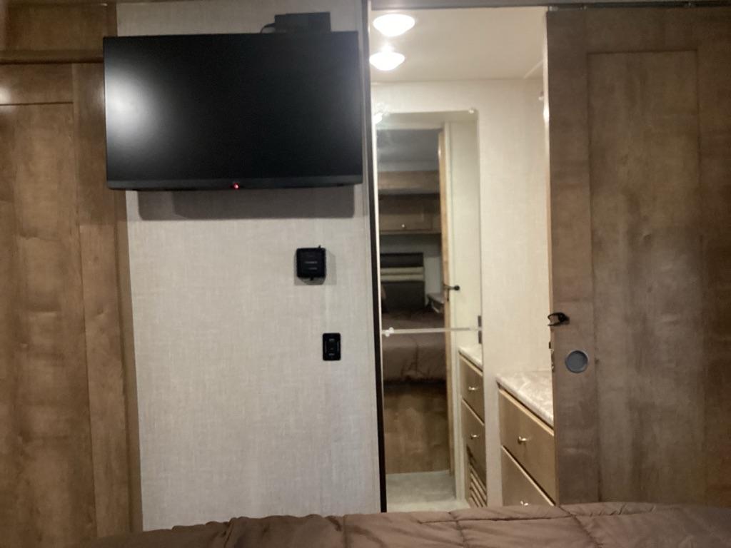 Coachmen Leprechaun  2020