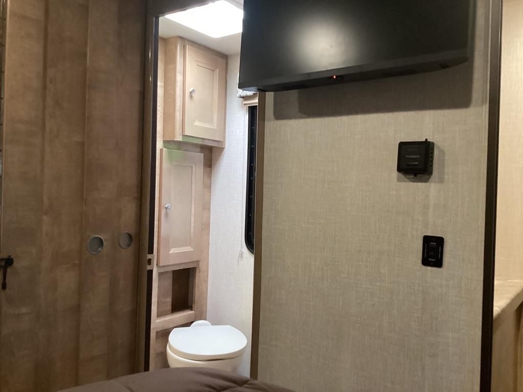 Coachmen Leprechaun  2020