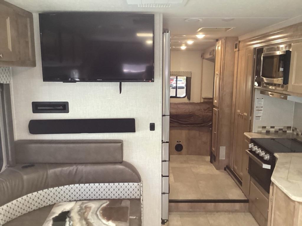 Coachmen Leprechaun  2020