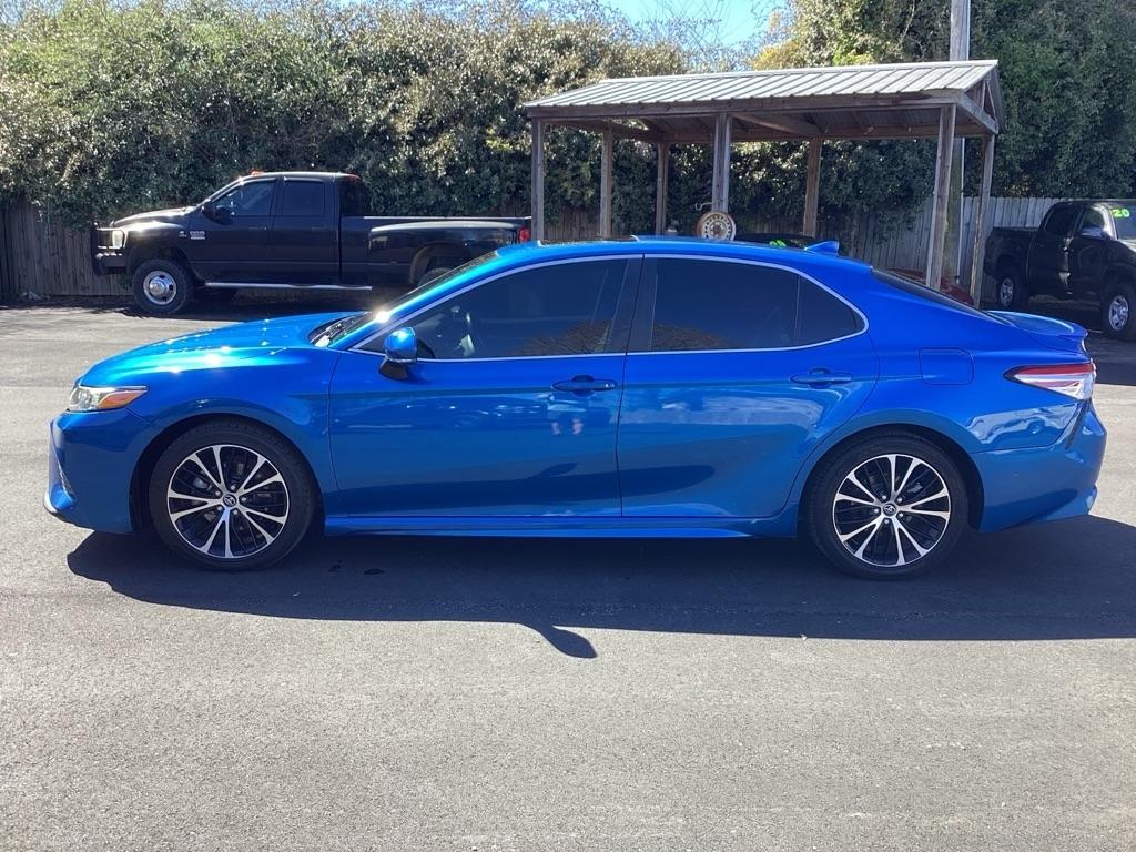 Toyota Camry SE 2020