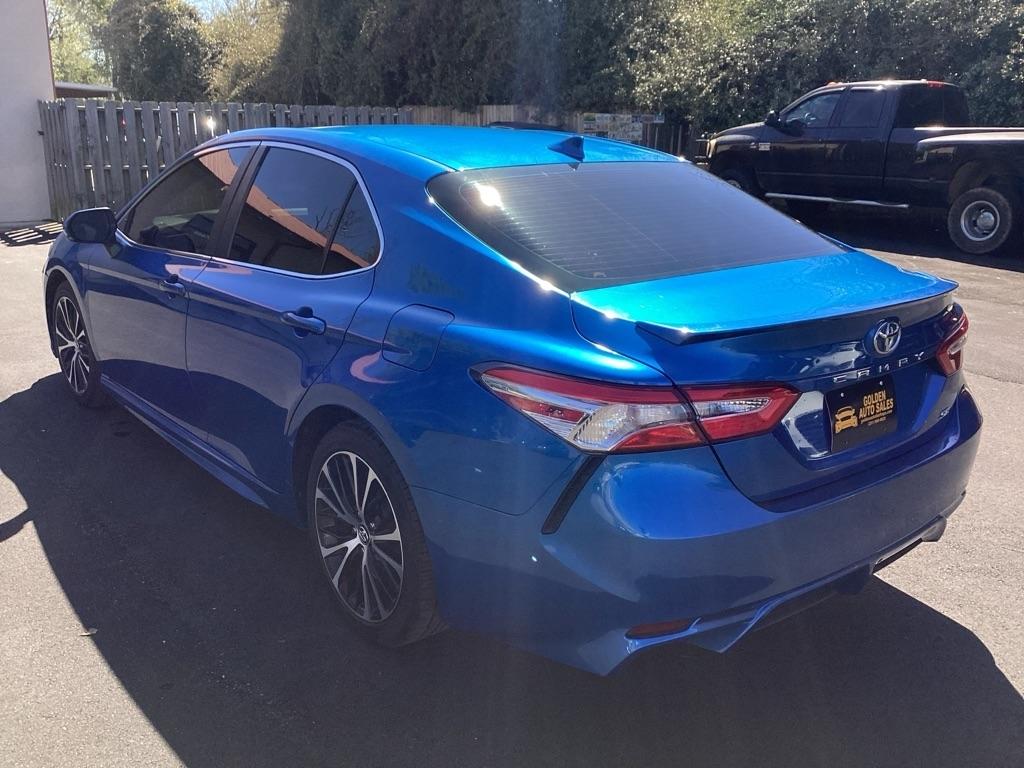 Toyota Camry SE 2020