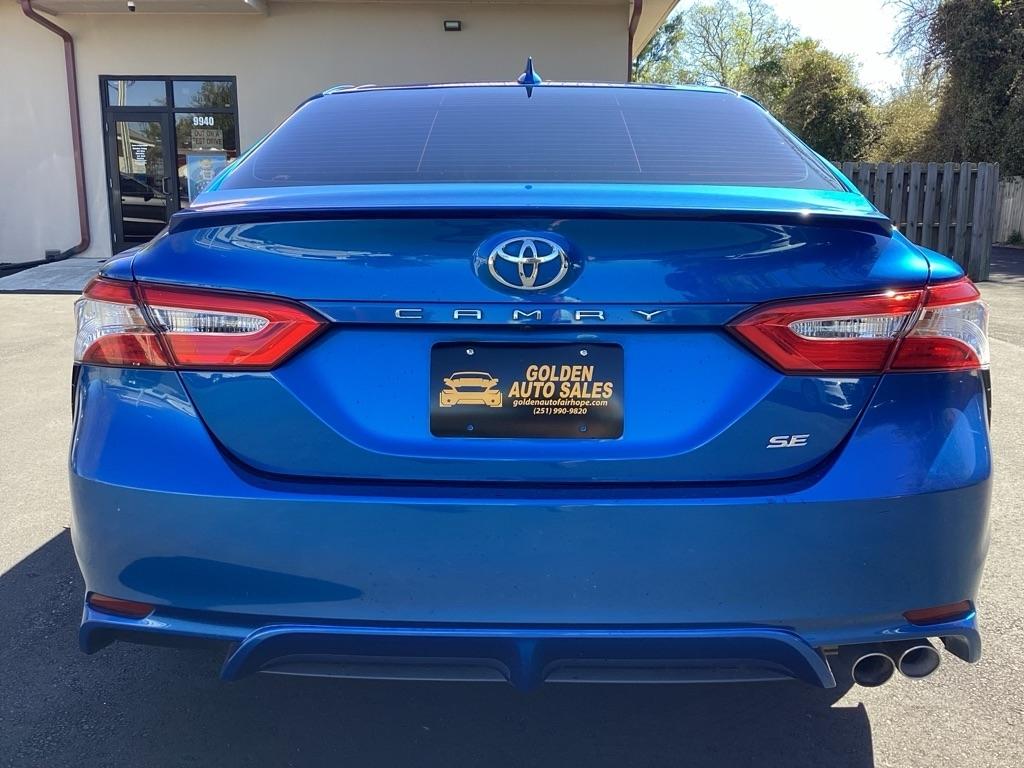 Toyota Camry SE 2020