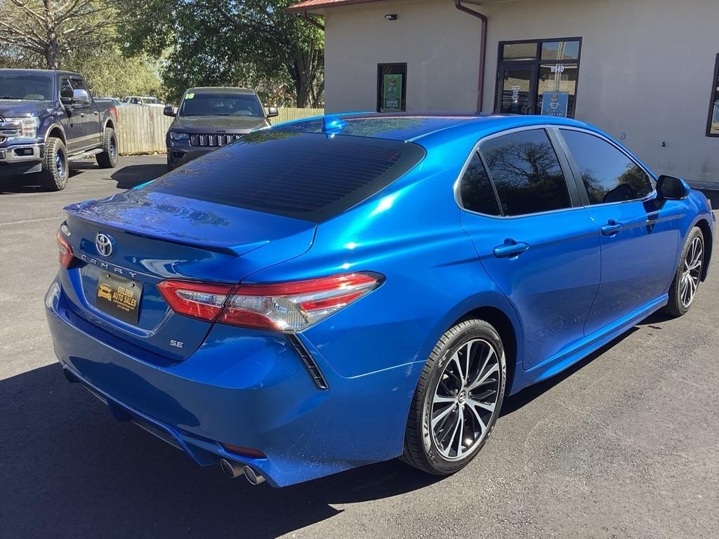 Toyota Camry SE 2020