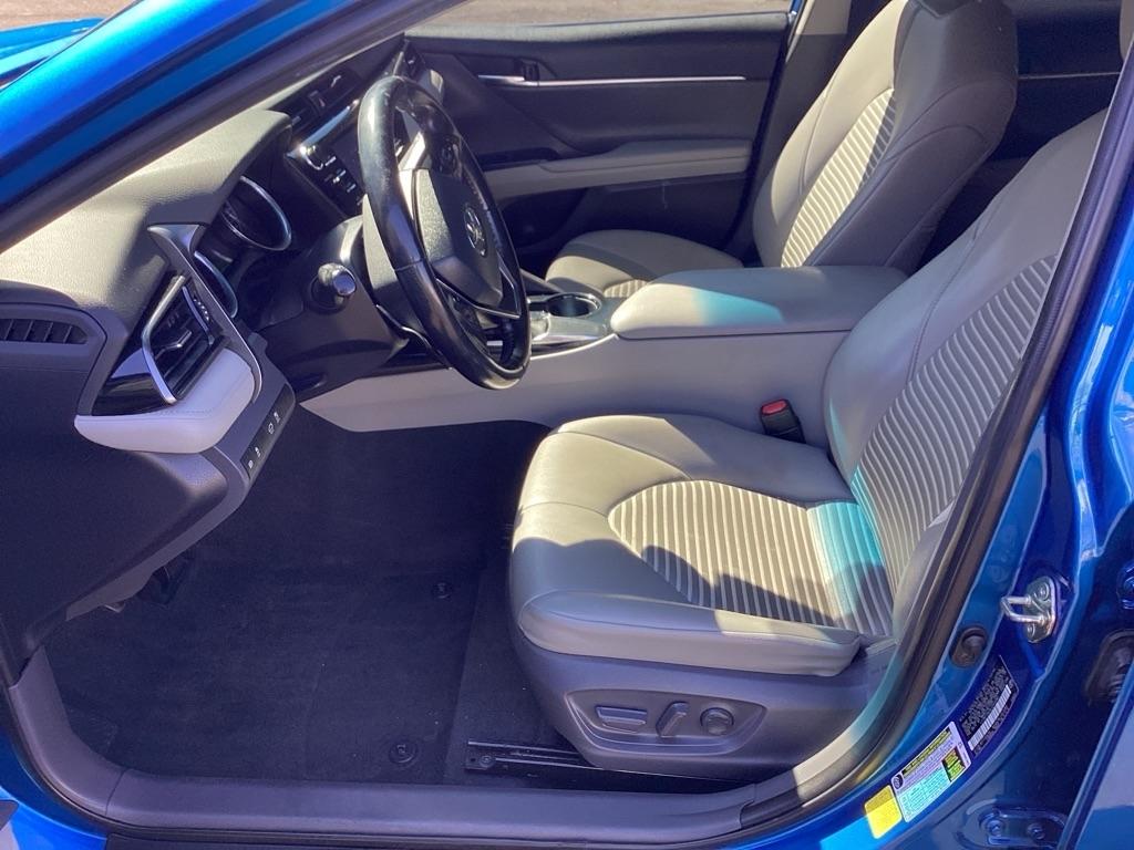 Toyota Camry SE 2020