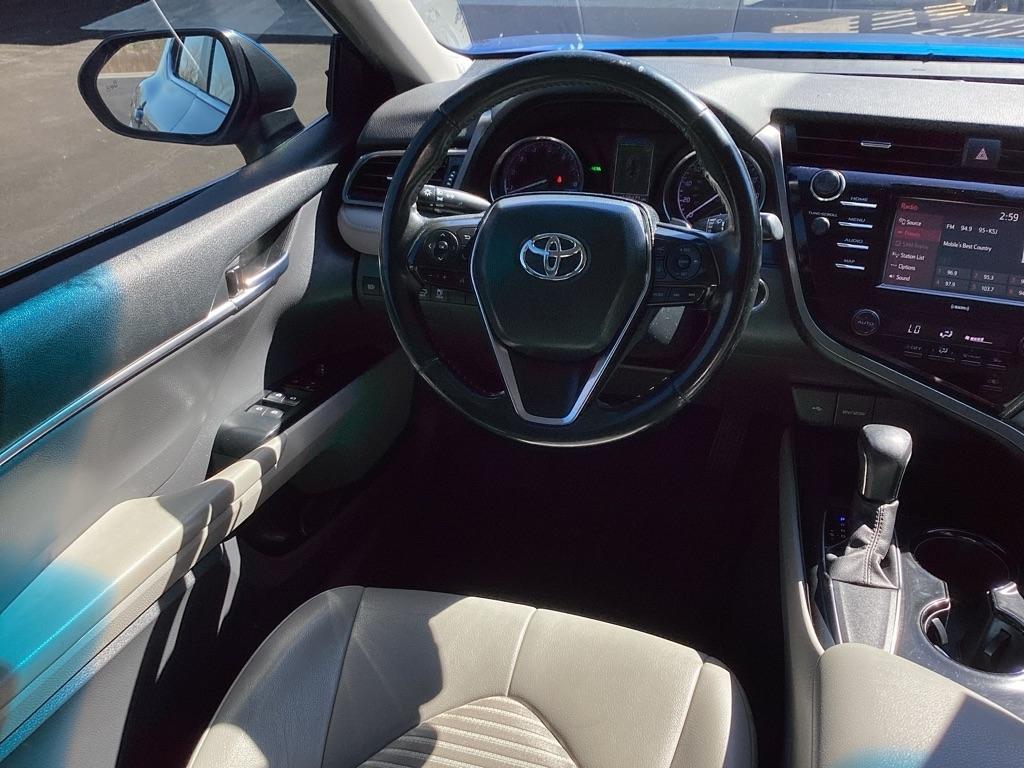 Toyota Camry SE 2020