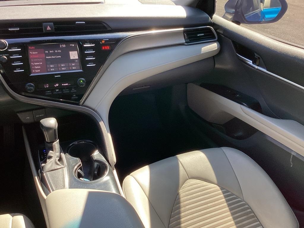 Toyota Camry SE 2020