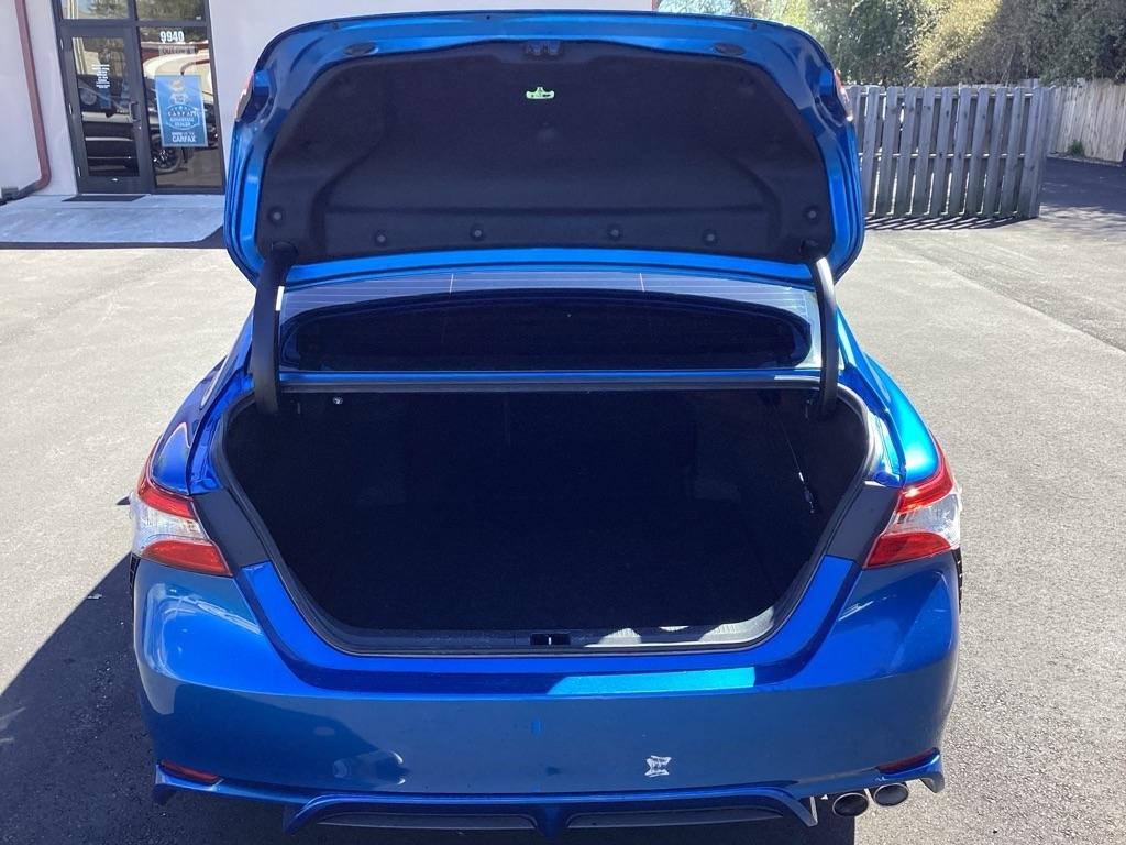 Toyota Camry SE 2020