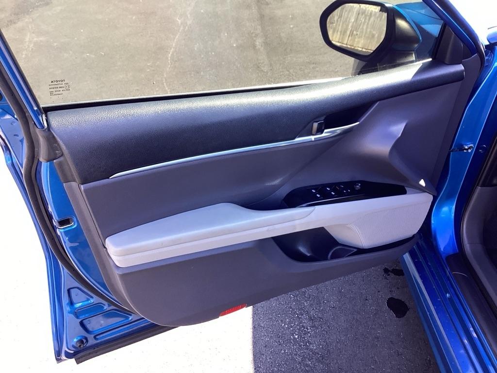 Toyota Camry SE 2020