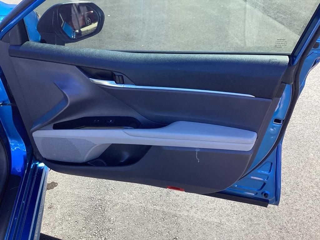 Toyota Camry SE 2020