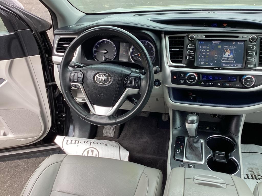 Toyota Highlander XLE AWD V6 2015