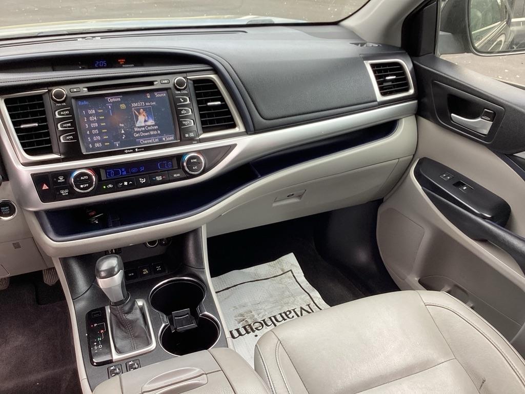 Toyota Highlander XLE AWD V6 2015