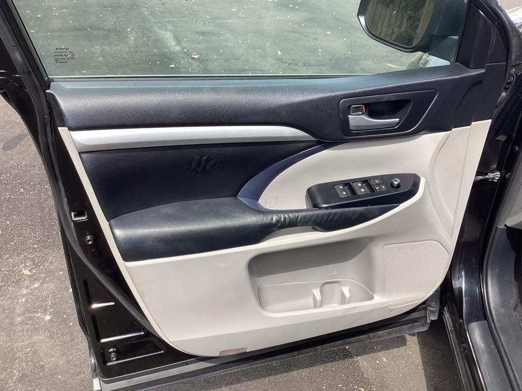 Toyota Highlander XLE AWD V6 2015