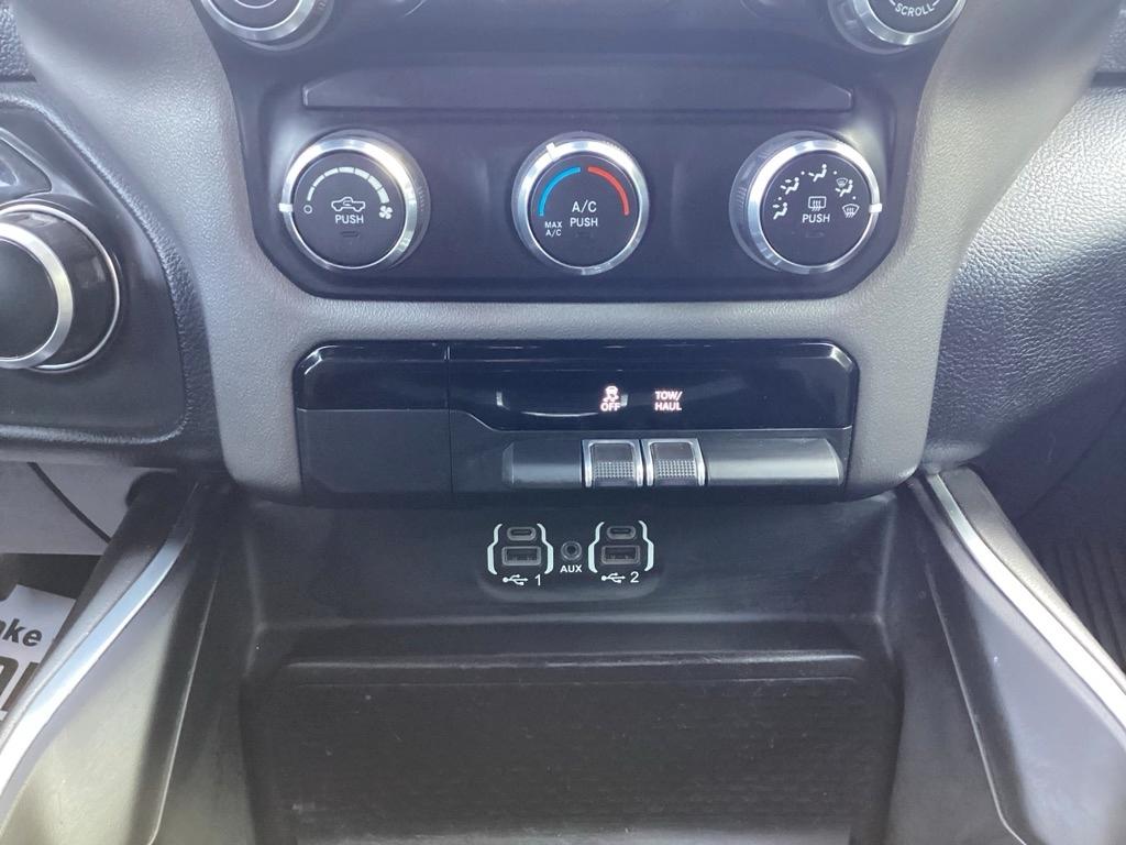 RAM 1500 Big Horn Quad Cab 2WD 2021