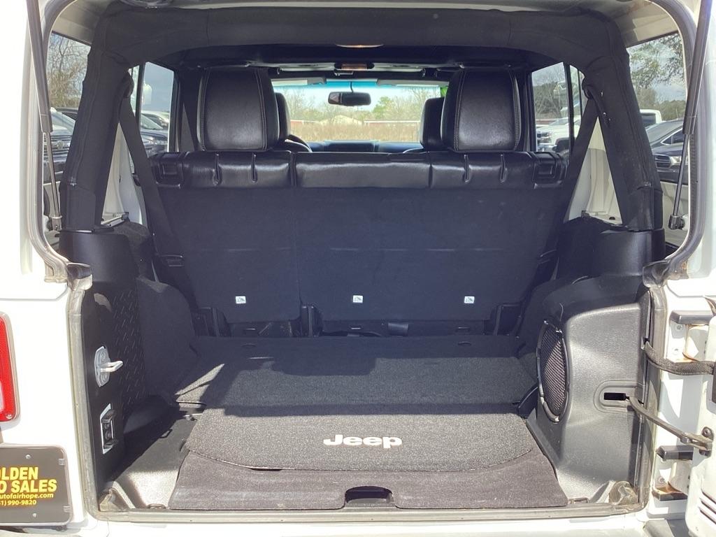 Jeep Wrangler Unlimited Sahara 4WD 2013