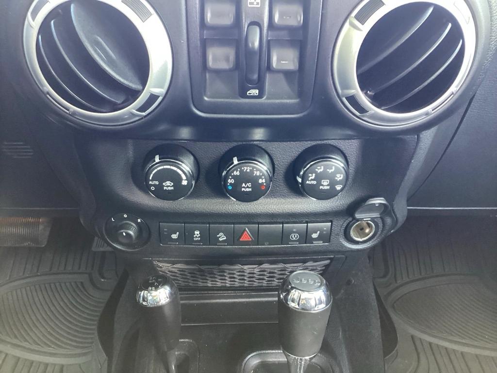 Jeep Wrangler Unlimited Sahara 4WD 2013