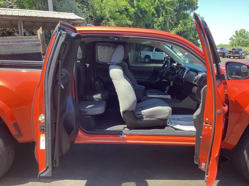 Toyota Tacoma SR5 Access Cab I4 6AT 2WD 2016