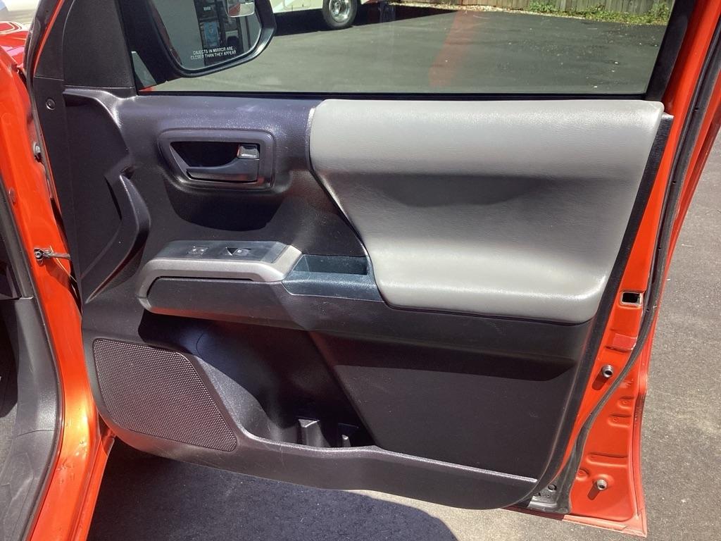 Toyota Tacoma SR5 Access Cab I4 6AT 2WD 2016