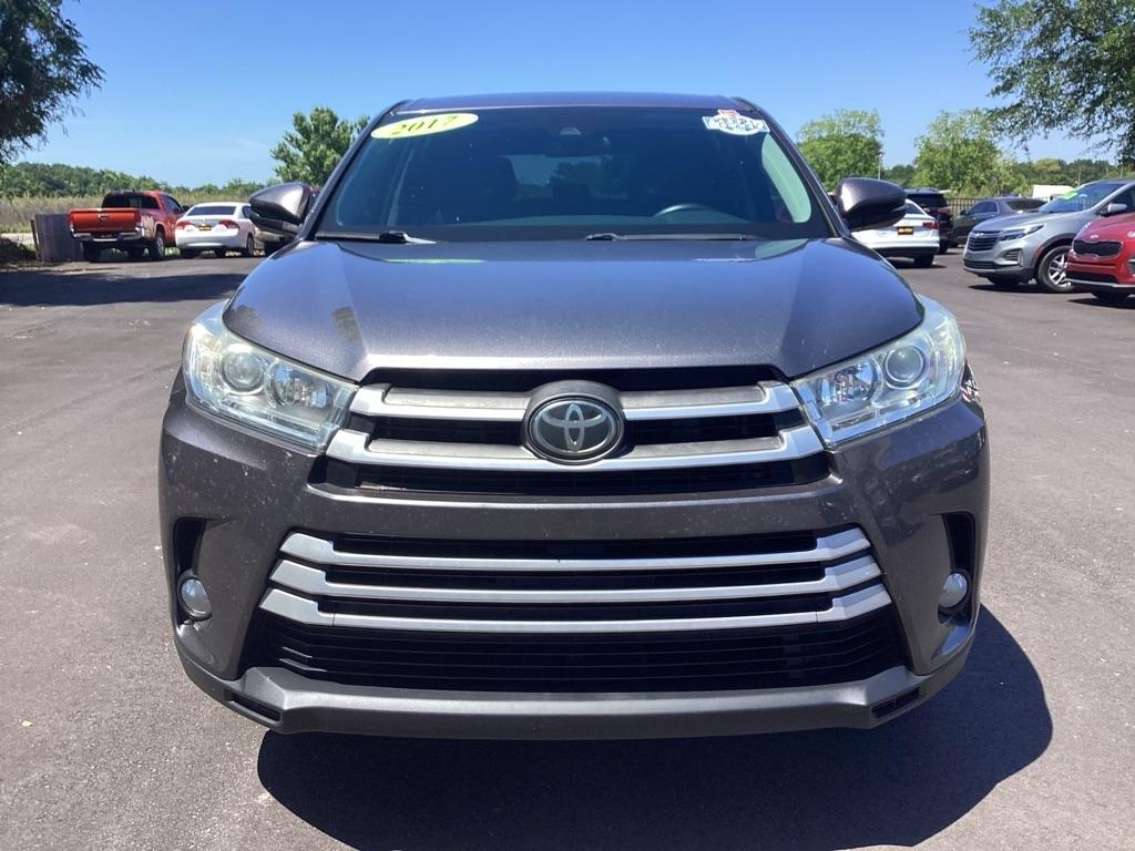 Toyota Highlander LE Plus FWD V6 2017