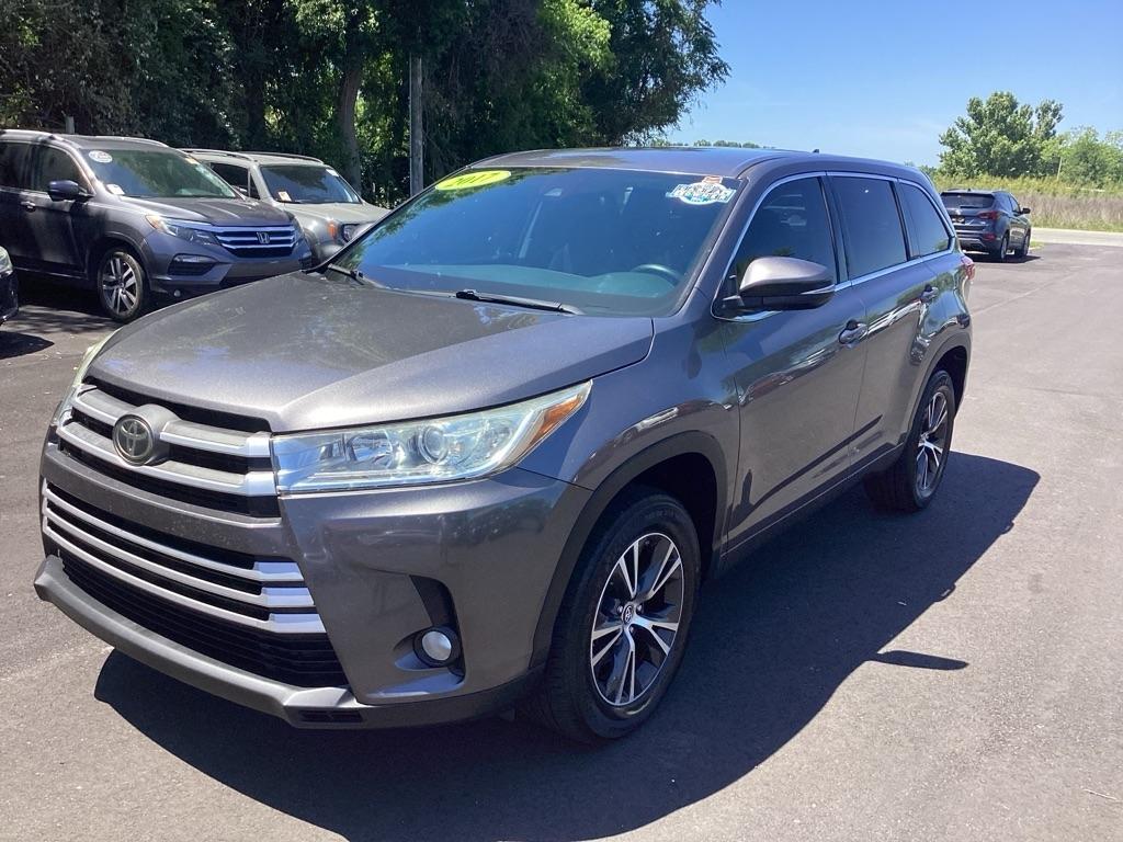 Toyota Highlander LE Plus FWD V6 2017
