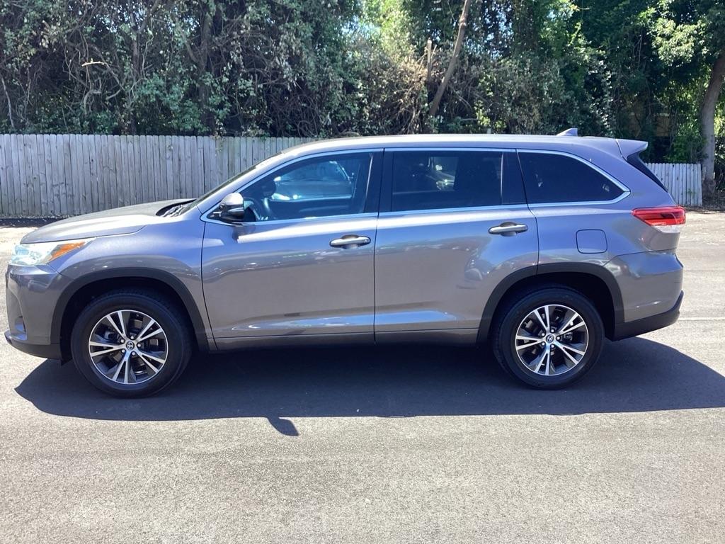 Toyota Highlander LE Plus FWD V6 2017