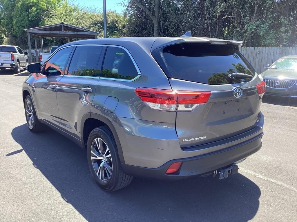 Toyota Highlander LE Plus FWD V6 2017
