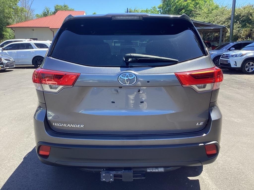 Toyota Highlander LE Plus FWD V6 2017