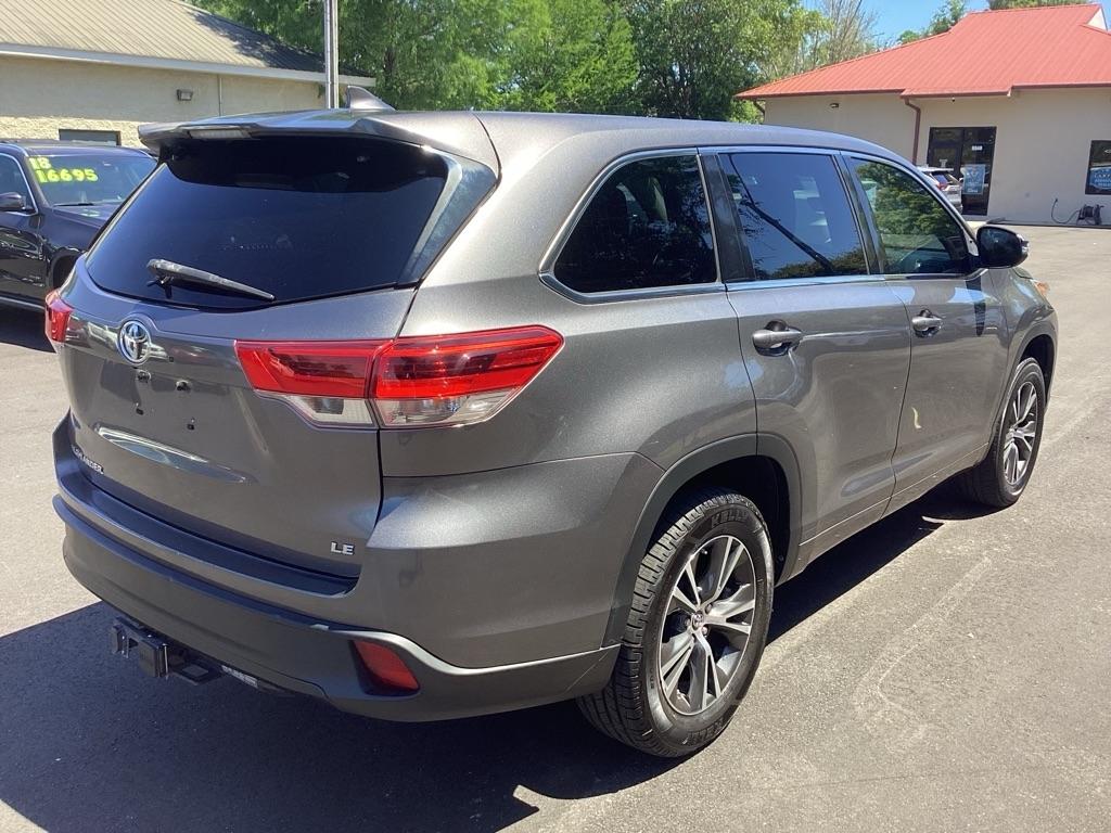 Toyota Highlander LE Plus FWD V6 2017