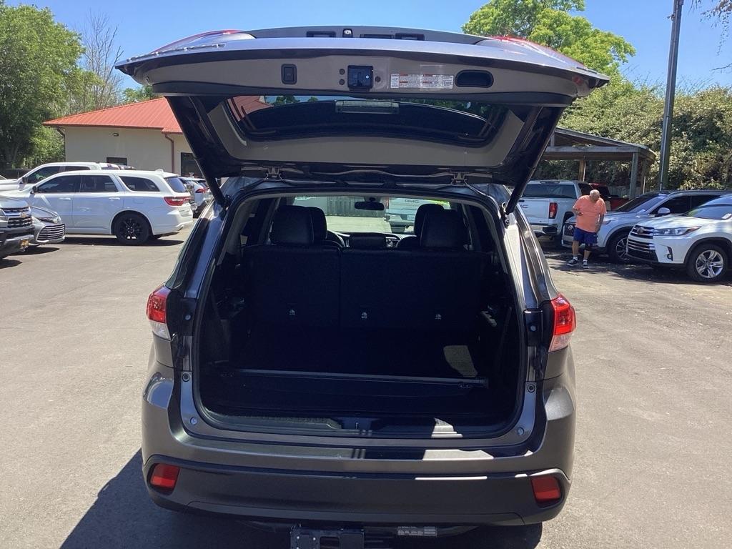 Toyota Highlander LE Plus FWD V6 2017