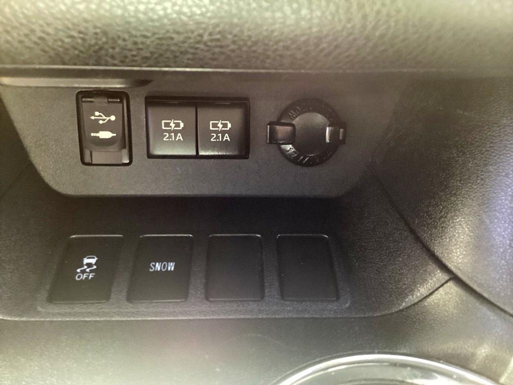 Toyota Highlander LE Plus FWD V6 2017