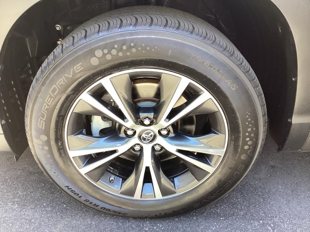 Toyota Highlander LE Plus FWD V6 2017
