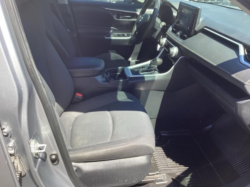 Toyota RAV4 LE 2020