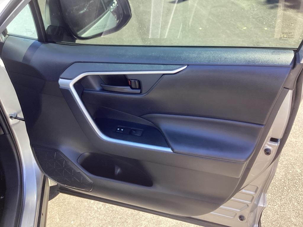 Toyota RAV4 LE 2020